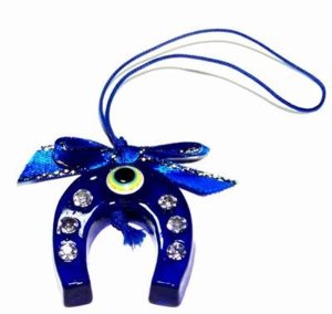 Bonus: Canaf Feng Shui cu potcoava norocoasa si Ochiul lui Horus